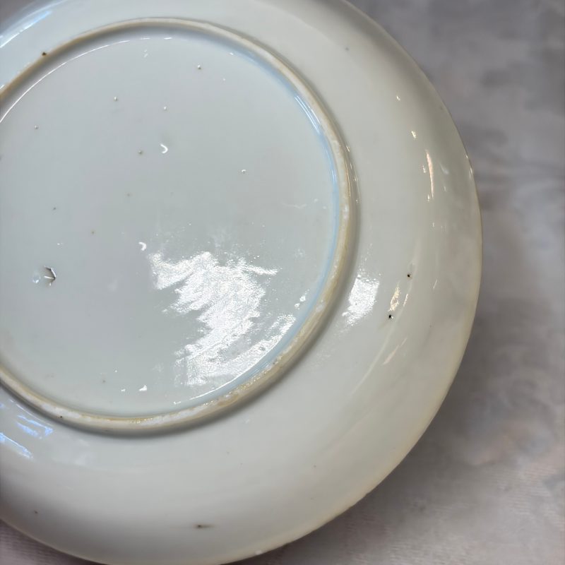 Three sets of Chinese export famille rose and grisaille 'European Subject' tea bowls and saucers - 图29