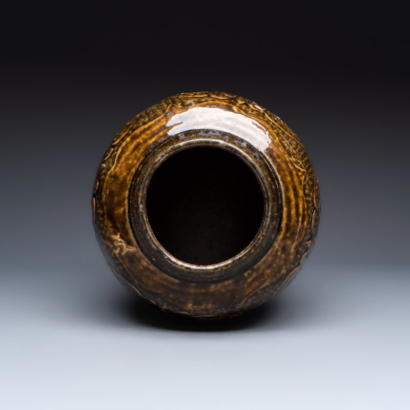月中桂丹 | A Chinese brown-glazed slip-decorated 'Yue Zhong Dan Gui 月中桂丹' jar - 图6