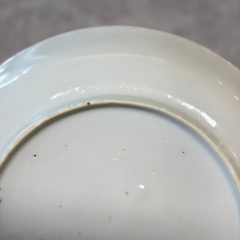 Three sets of Chinese export famille rose and grisaille 'European Subject' tea bowls and saucers - 图30