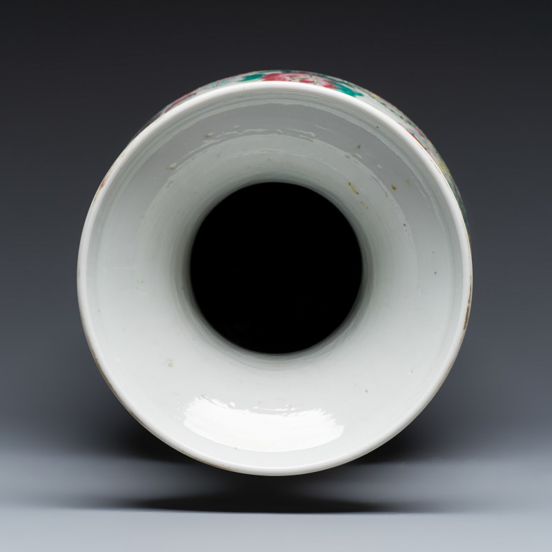 A Chinese famille rose 'Antiquities' vase and a jar - 图12