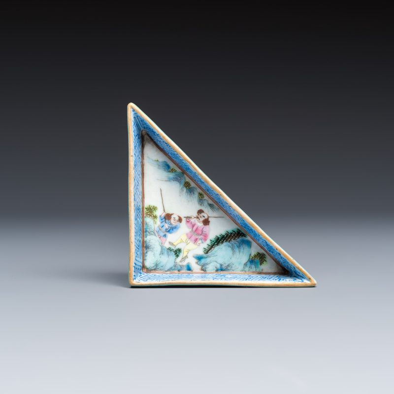 A Chinese famille rose 'Foreigners Hunting' six-piece sweetmeat set on a wooden tray - 图13