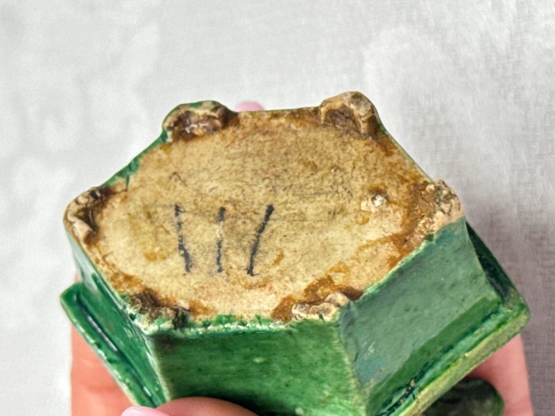 Three Chinese famille verte sancai biscuit 'Jardinière' incense stick holders - 图23