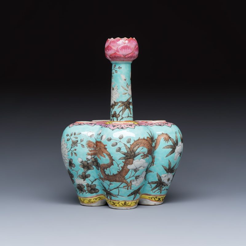 A Chinese famille rose turquoise-ground Dayazhai-style 'Dragons' vase - 图2