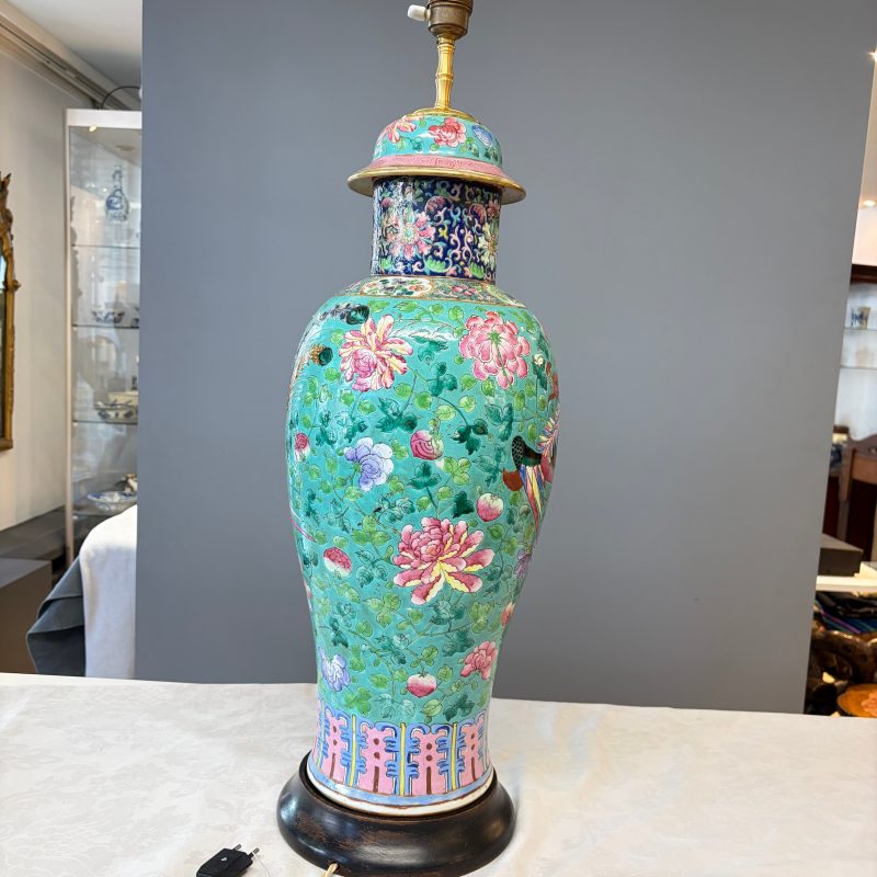 Three Chinese famille rose vases for the Straits or Peranakan market, one mounted as a lamp - 图61