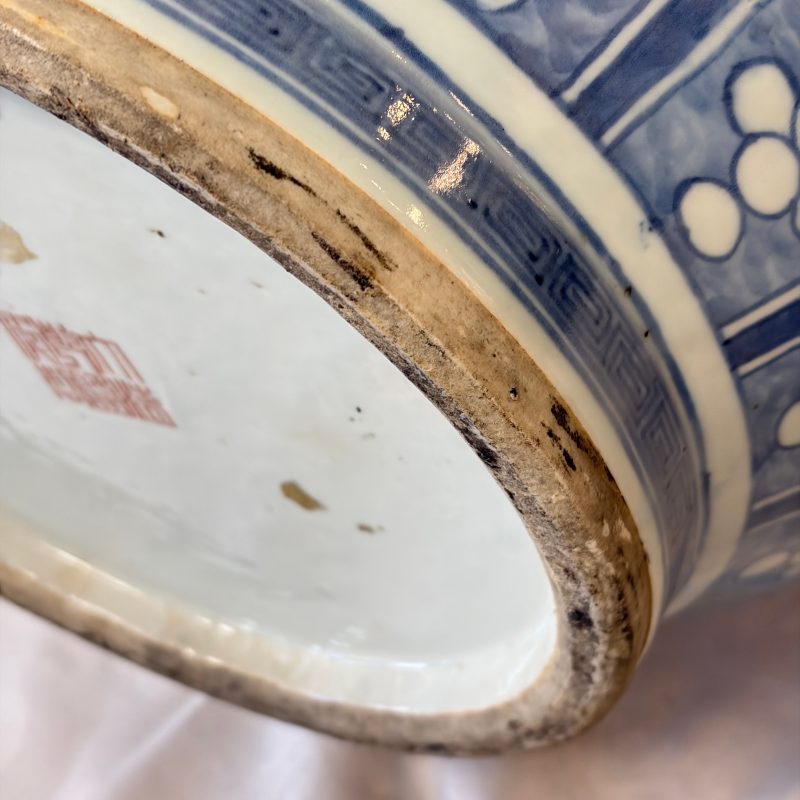 A large Chinese famille rose 'Hu' vase with birds and butterflies - 图36