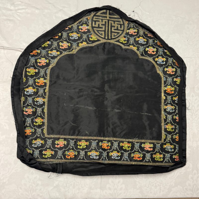 萬壽 | A Chinese yellow-ground silk and gold-thread embroidered 'Wan Shou 萬壽' panel - 图16