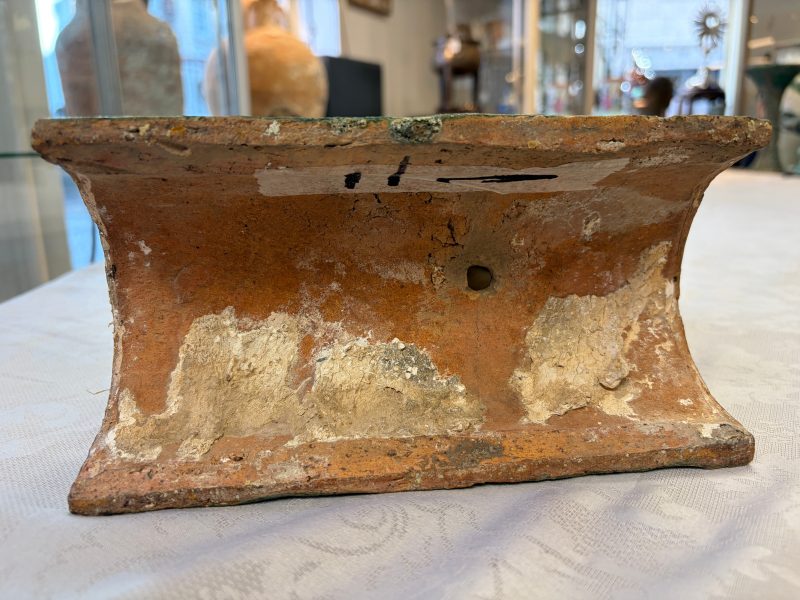 A pair of Chinese sancai-glazed stoneware 'Horseriders' roof tiles on later wooden stands - 图41