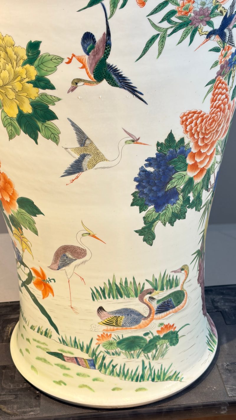 A massive pair of Chinese famille verte 'Phoenixes and Birds' vases - 图25