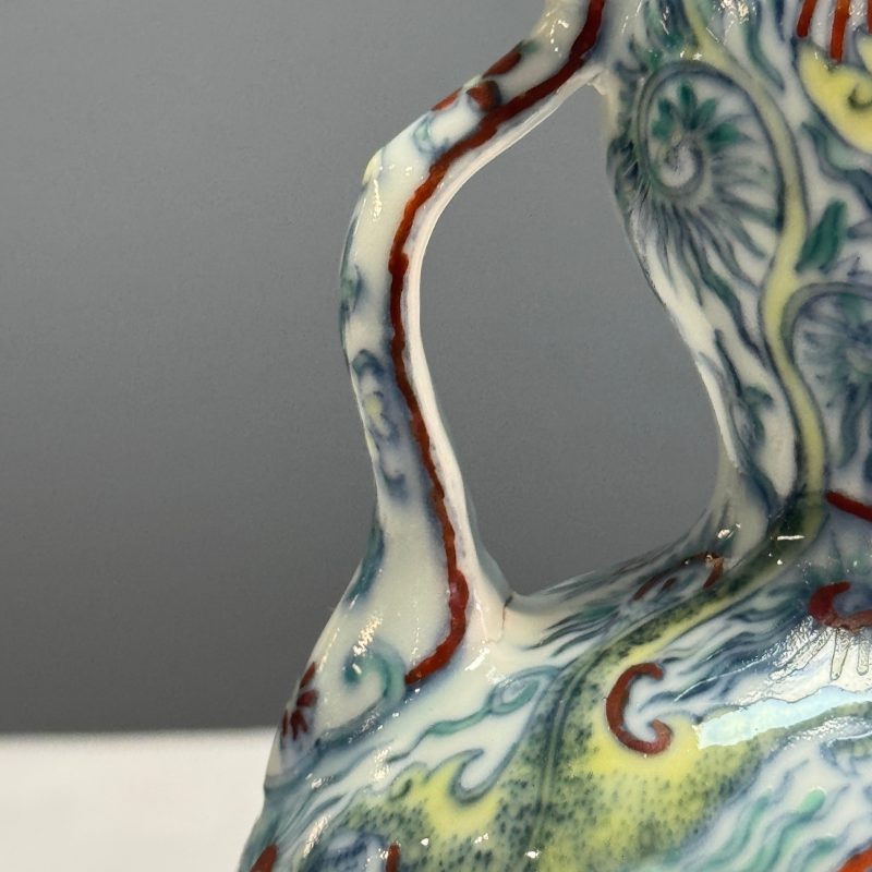 A Chinese doucai double-gourd vase with dragons and ruyi handles - 图17