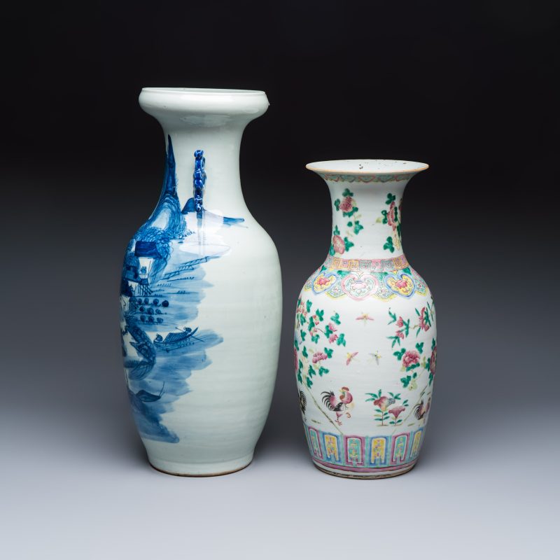 A Chinese blue and white 'Riverscape' vase and a famille rose 'Rooster' vase - 图2