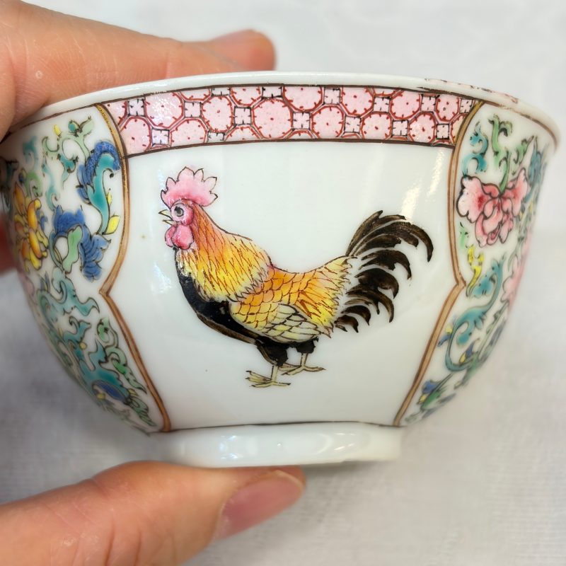 A pair of fine Chinese famille rose 'Rooster' tea bowls and saucers - 图42