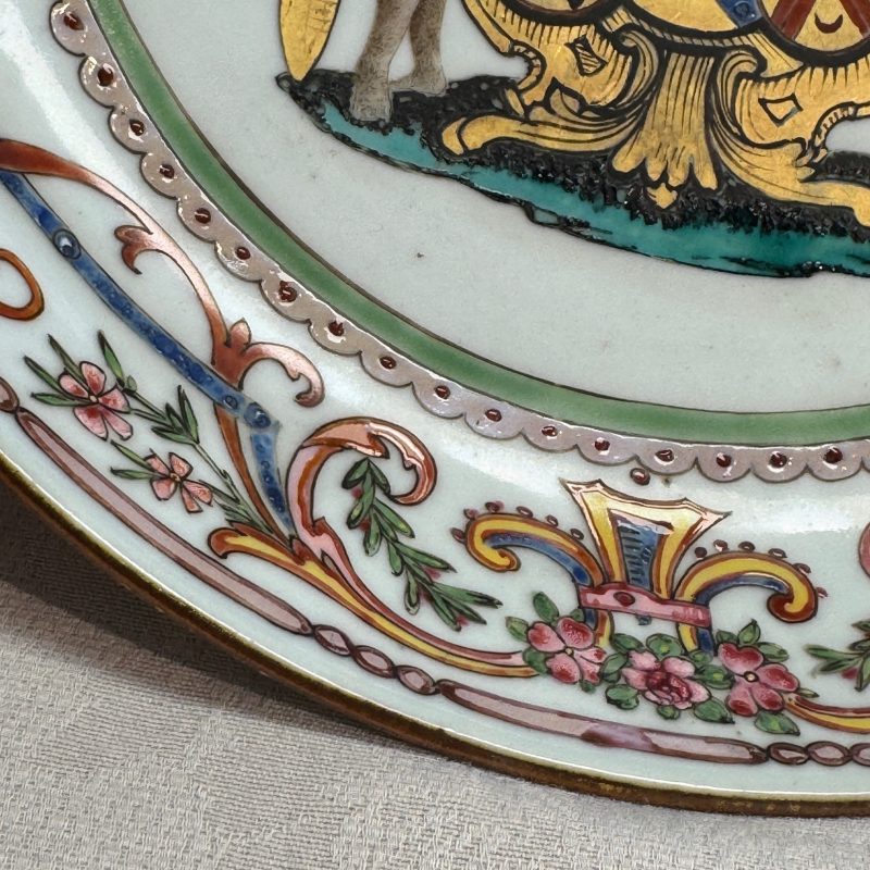 A Chinese famille rose armorial dish with the arms of Goos de Ghyseghem, Vecquemans and Golbeau for the Belgian market - 图10