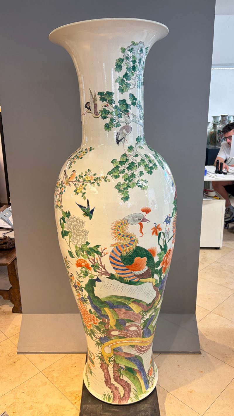 A massive pair of Chinese famille verte 'Phoenixes and Birds' vases - 图26