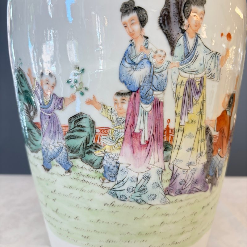 A Chinese famille rose 'Elegant ladies with playing boys' vase - 图11