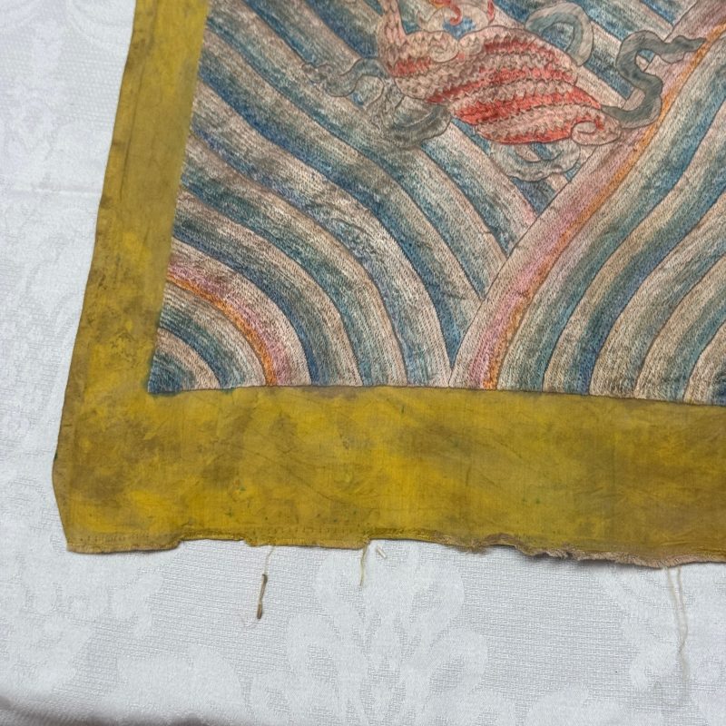 A pair of Chinese yellow-ground embroidered 'Dragons' and 'Phoenixes' panels - 图69