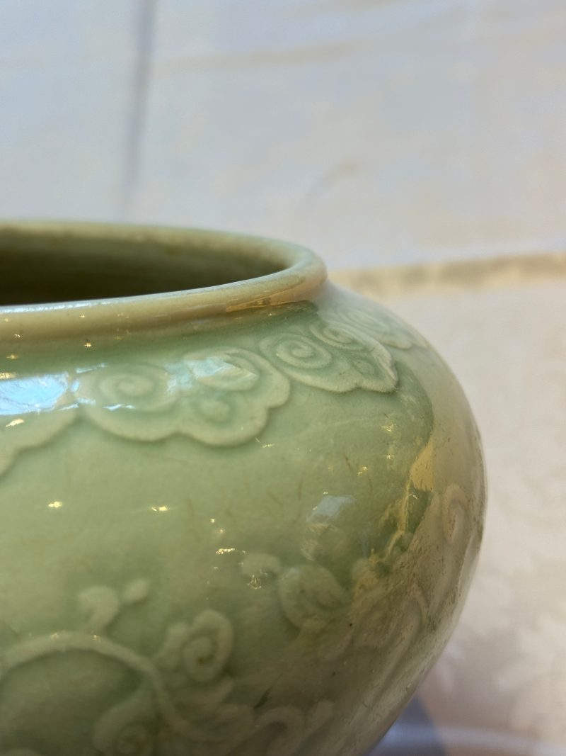 A Chinese celadon-glazed 'Flower Scroll' jar - 图16