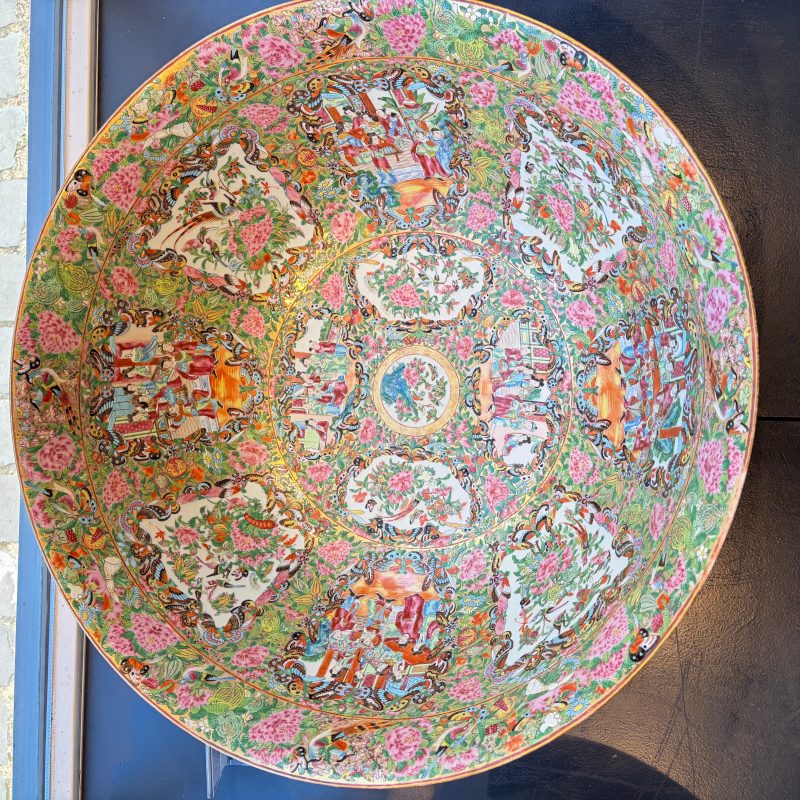 A massive Chinese Canton export famille rose punch bowl with narrative design - 图15