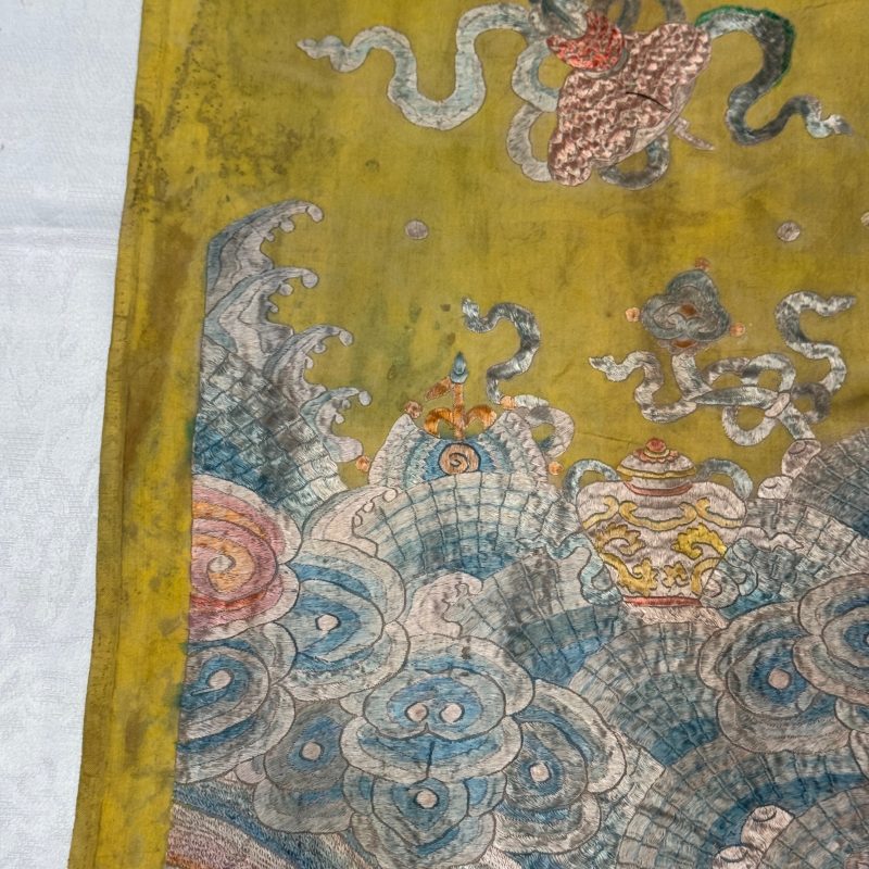 A pair of Chinese yellow-ground embroidered 'Dragons' and 'Phoenixes' panels - 图68