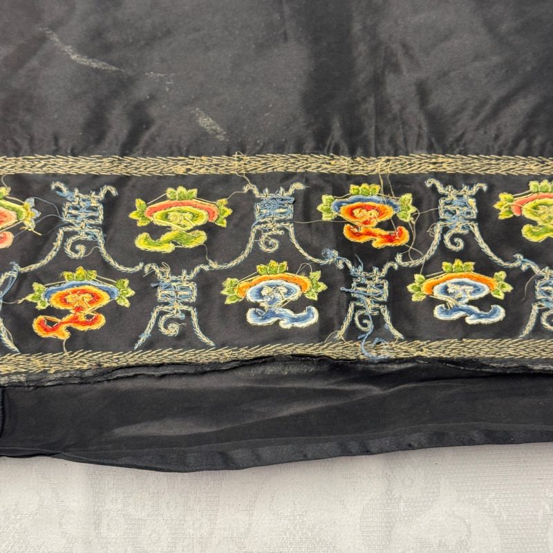萬壽 | A Chinese yellow-ground silk and gold-thread embroidered 'Wan Shou 萬壽' panel - 图19