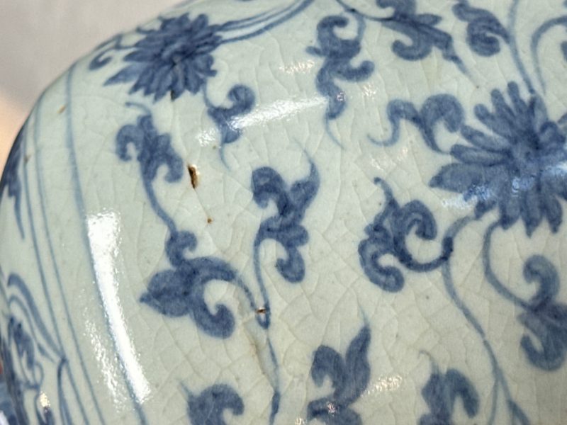 A Chinese blue and white 'Meiping' vase with lotus scrolls - 图18