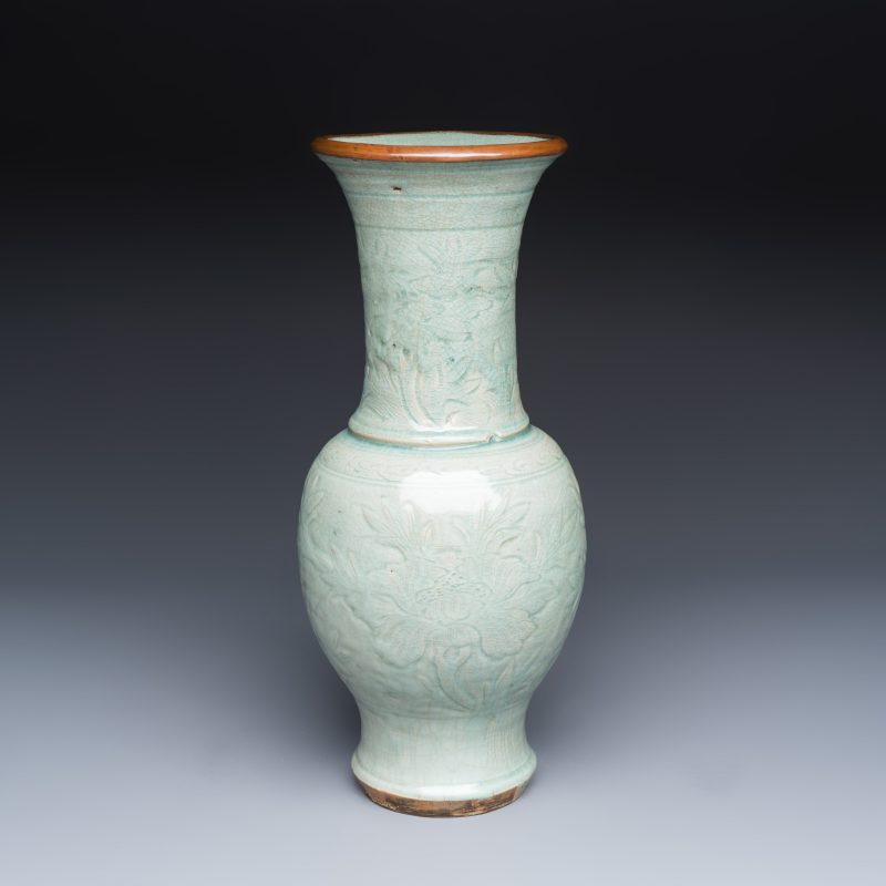 A Chinese Longquan celadon-glazed incised 'Peony' yenyen vase - 图1