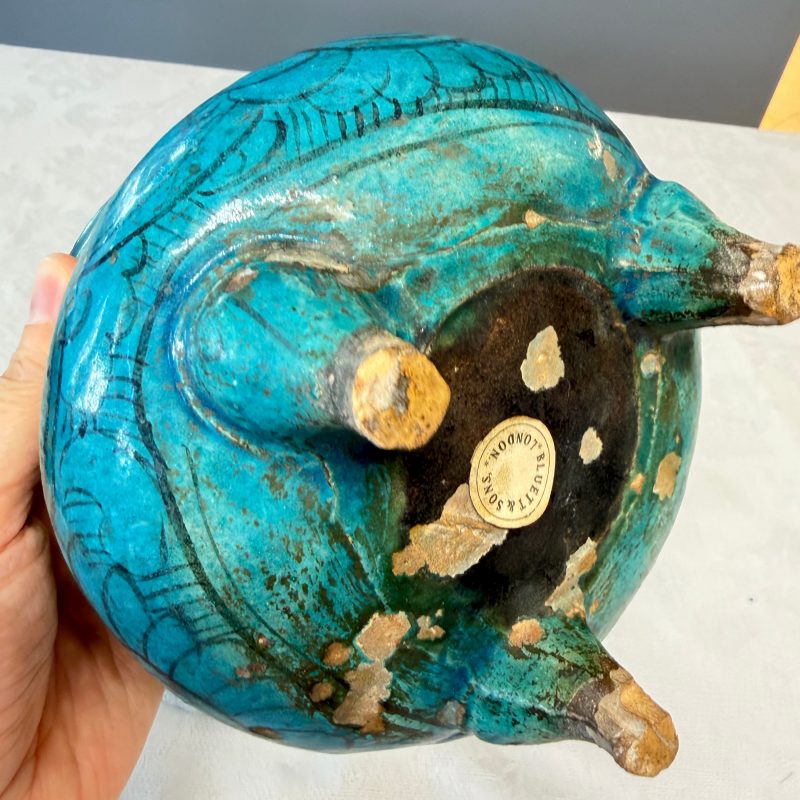 A Chinese peacock-blue-glazed tripod incense burner with wooden cover - 图28