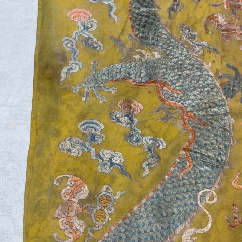 A pair of Chinese yellow-ground embroidered 'Dragons' and 'Phoenixes' panels - 图71