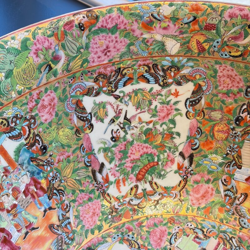 A massive Chinese Canton export famille rose punch bowl with narrative design - 图17