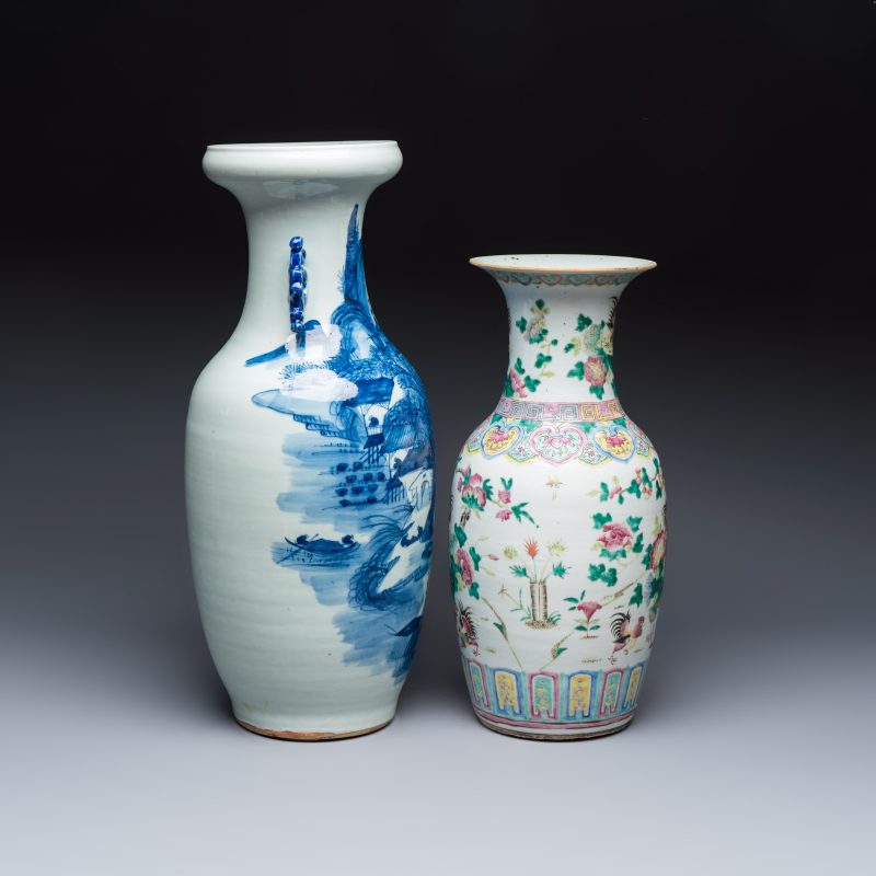 A Chinese blue and white 'Riverscape' vase and a famille rose 'Rooster' vase - 图4