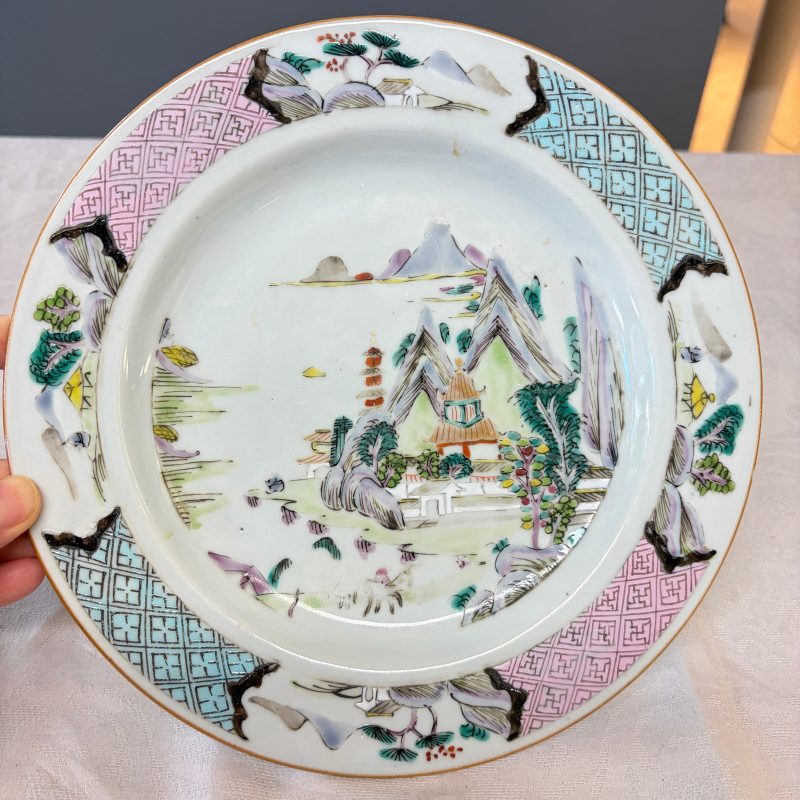A collection of 13 Chinese famille rose 'Landscape' plates and dishes - 图76