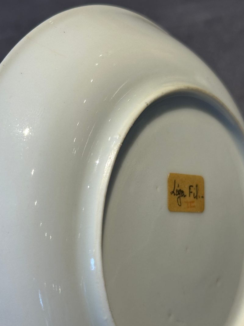 A pair of Chinese famille rose armorial saucers with the arms of Arendsma van Idsinga for the Dutch market - 图23