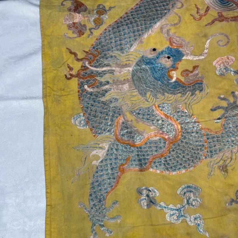 A pair of Chinese yellow-ground embroidered 'Dragons' and 'Phoenixes' panels - 图70