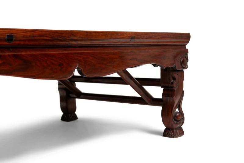 A huanghuali 'folding leg' kang table, late Ming Dynasty - 图9