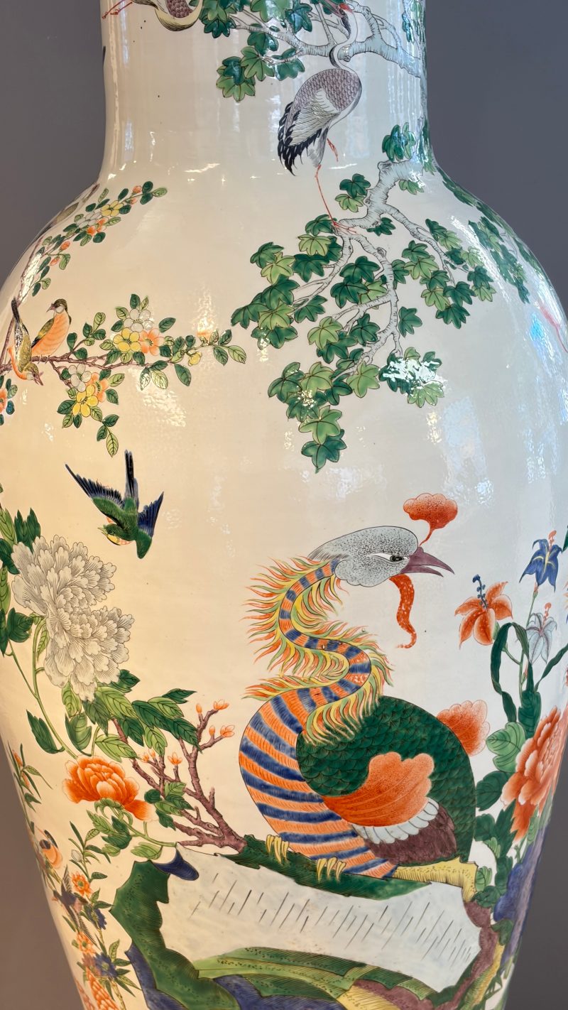 A massive pair of Chinese famille verte 'Phoenixes and Birds' vases - 图28