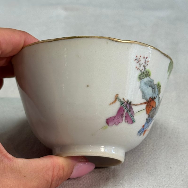 A pair of Chinese famille rose 'Xi Xiang Ji' tea bowls - 图11