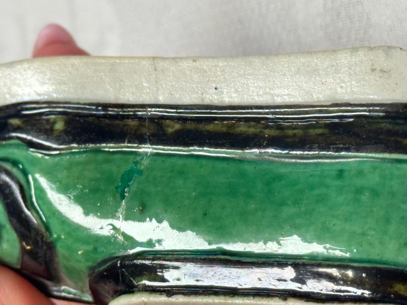 A Chinese famille verte sancai biscuit libation cup and a model of a shoe - 图13