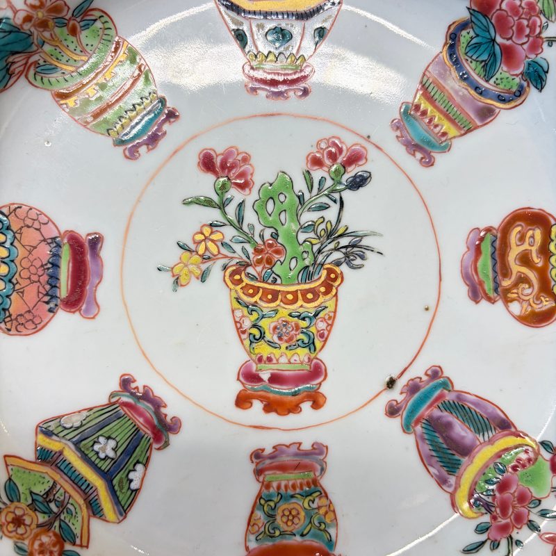 Two Chinese famille rose plates and a pair of Dutch-decorated plates - 图14