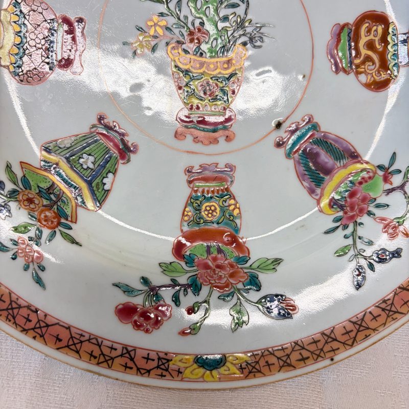 Two Chinese famille rose plates and a pair of Dutch-decorated plates - 图15