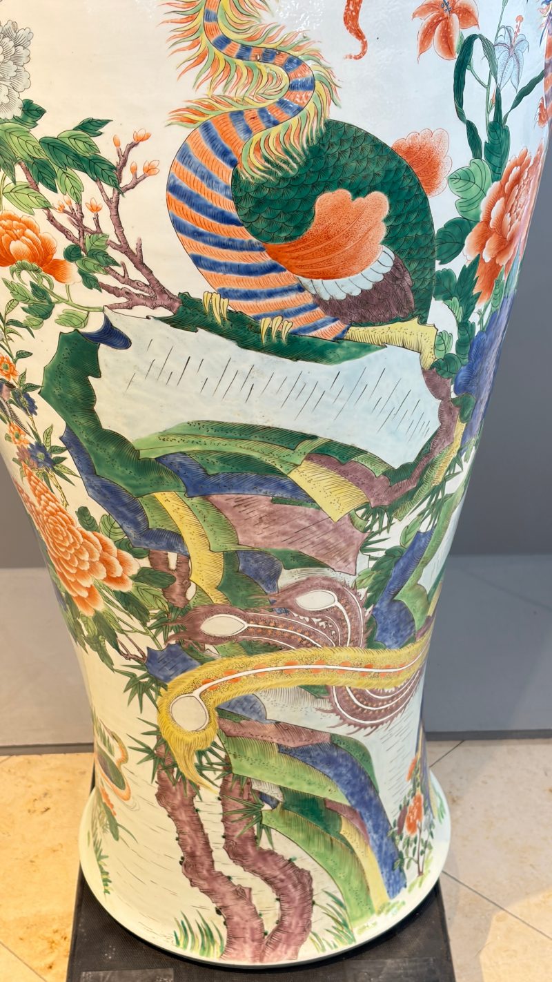A massive pair of Chinese famille verte 'Phoenixes and Birds' vases - 图30