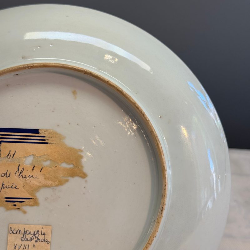 A Chinese famille rose armorial dish with the arms of Goos de Ghyseghem, Vecquemans and Golbeau for the Belgian market - 图14