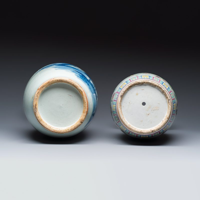 A Chinese blue and white 'Riverscape' vase and a famille rose 'Rooster' vase - 图6
