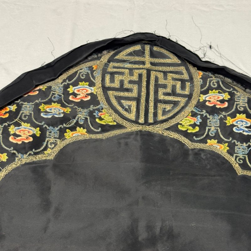 萬壽 | A Chinese yellow-ground silk and gold-thread embroidered 'Wan Shou 萬壽' panel - 图21