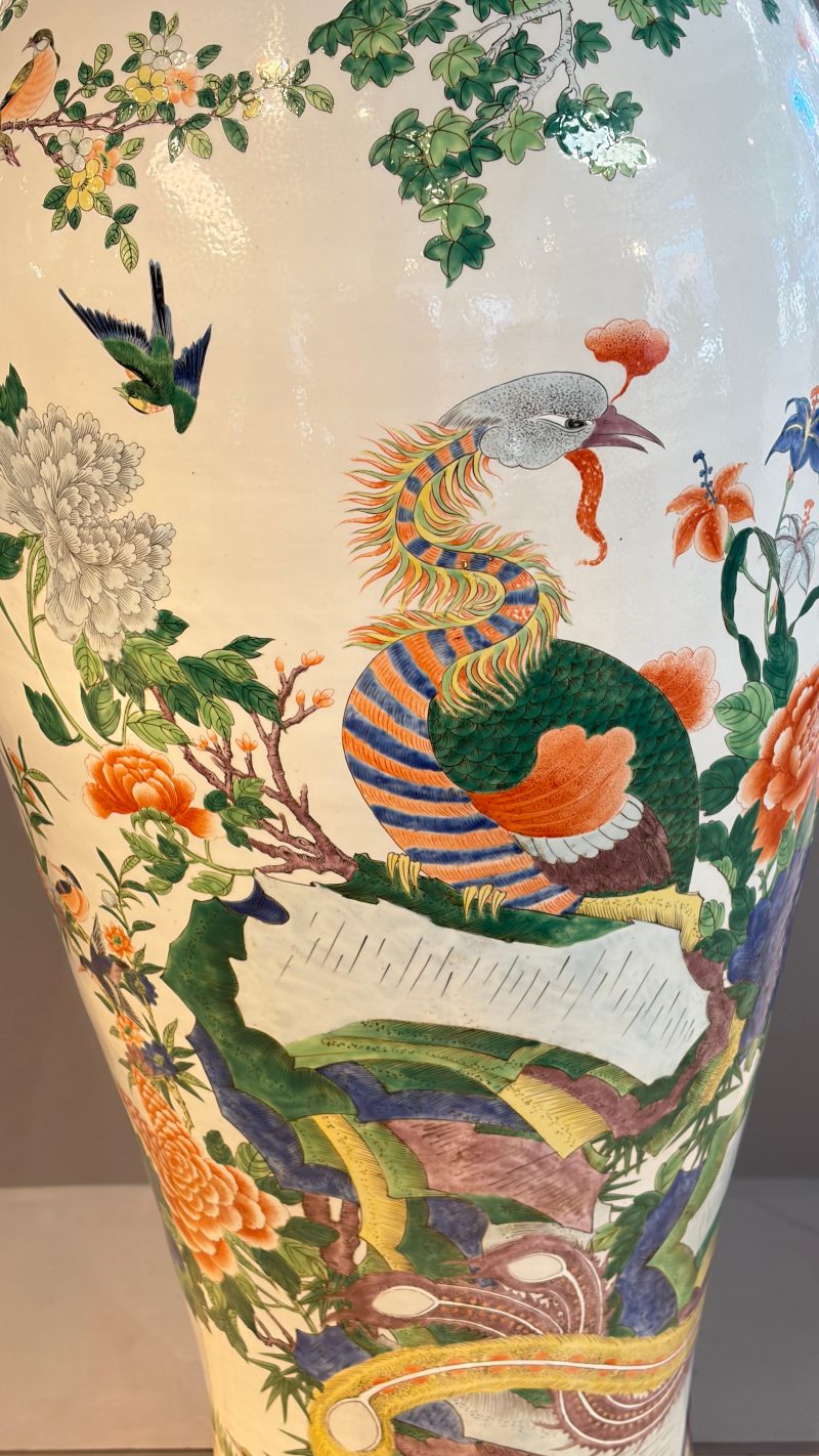 A massive pair of Chinese famille verte 'Phoenixes and Birds' vases - 图29