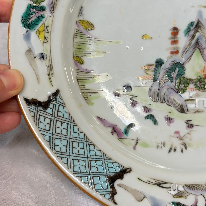 A collection of 13 Chinese famille rose 'Landscape' plates and dishes - 图77