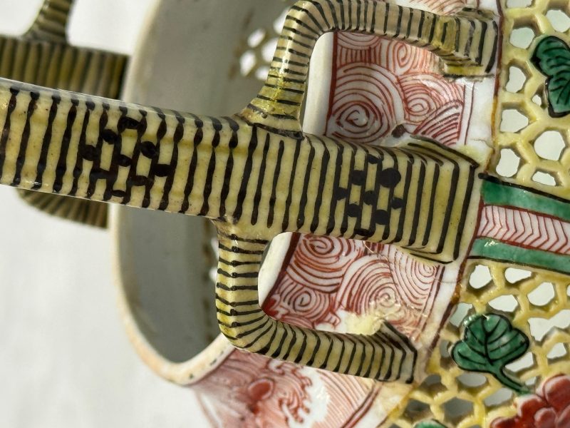 A rare Chinese verte biscuit reticulated basket - 图15