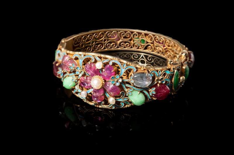 An exquisite parure consisting of a necklace, bracelet, ring and earrings with kingfisher feather inlay - 图4