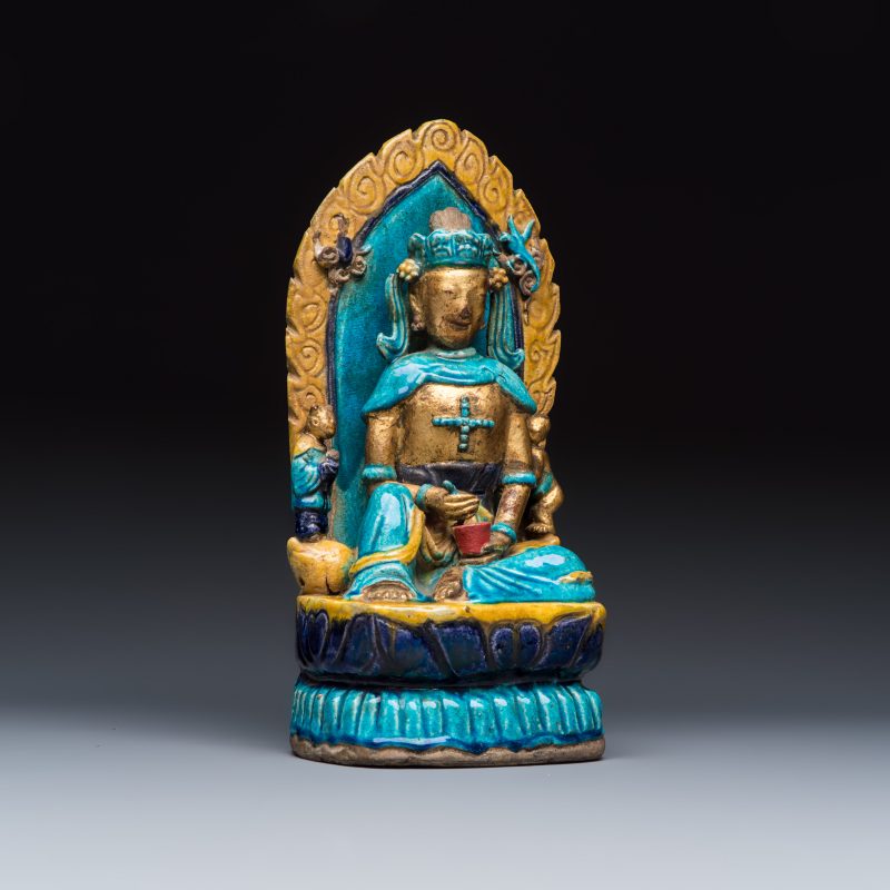 A Chinese gilt-decorated Fahua-glazed stoneware 'Bodhisattva with Attendants' group - 图1