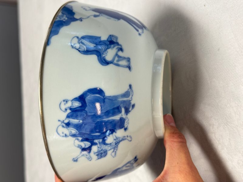 A Chinese blue and white 'Bleu de Hue' bowl with eighteen luohan - 图14