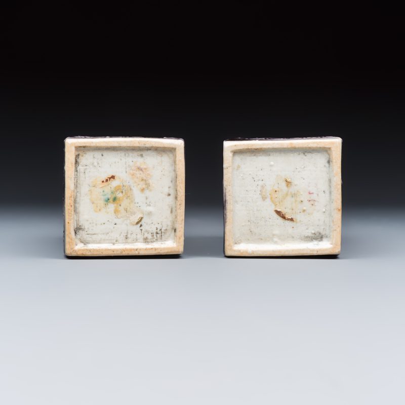 A pair of Chinese aubergine-glazed openworked square brush pots on later wooden stands - 图8