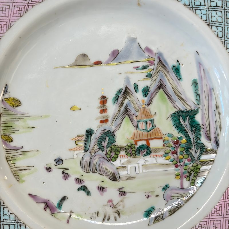 A collection of 13 Chinese famille rose 'Landscape' plates and dishes - 图80